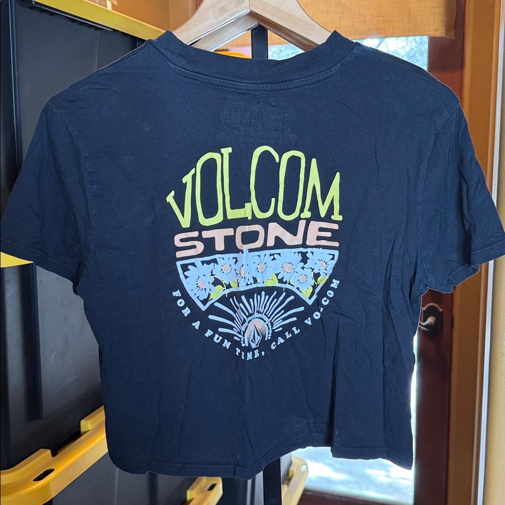 Volcom Stone Black Floral Crop Tee Size Large Organic Cotton Graphic Pocket - Picture 8 of 9